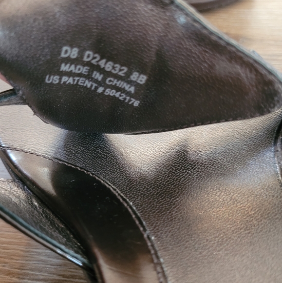 Cole Haan NikeAir Brown Bronze Patent Thong Sandals Size 8 - Picture 7 of 7